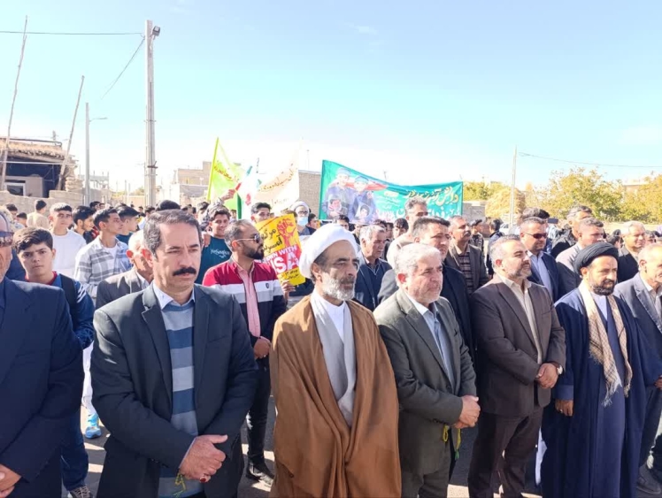 حضور شهردار محترم مهندس #مهدی‌سالک‌احمدی و همکاران شهرداری در مراسم یوم الله ۱۳ آبان ۱۴۰۴